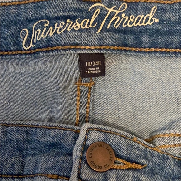 Distressed Skinny Jeans - Picture 3 of 4